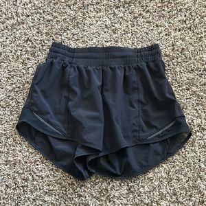 Lululemon hotty hot shorts black size 4 2.5”